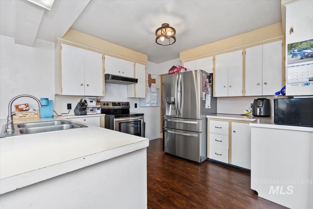 520 N 11th E., Mountain Home, Idaho 83647, 4 Bedrooms, 2 Bathrooms, Residential For Sale, Price $320,000,MLS 98978110