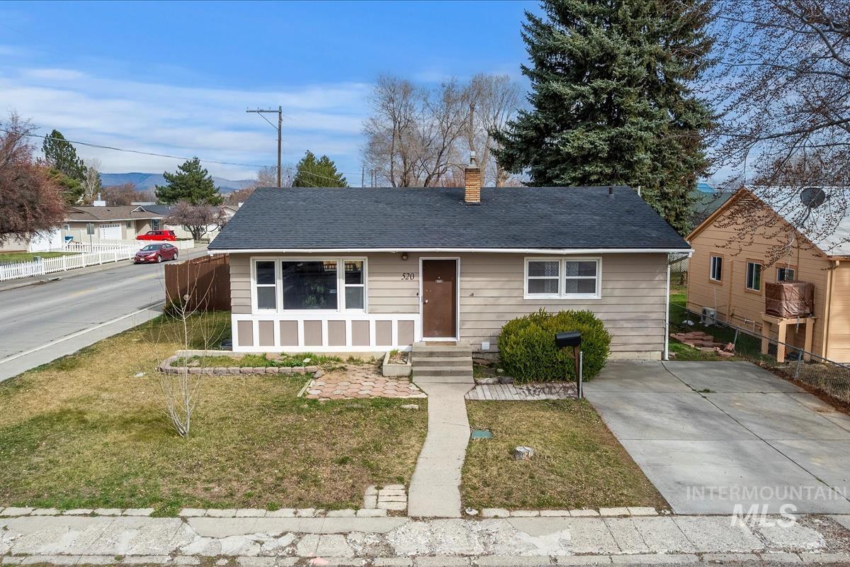 520 N 11th E., Mountain Home, Idaho 83647, 4 Bedrooms, 2 Bathrooms, Residential For Sale, Price $320,000,MLS 98978110