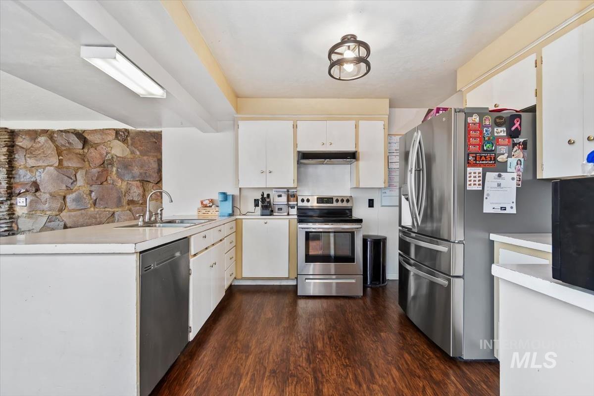 520 N 11th E., Mountain Home, Idaho 83647, 4 Bedrooms, 2 Bathrooms, Residential For Sale, Price $320,000,MLS 98978110