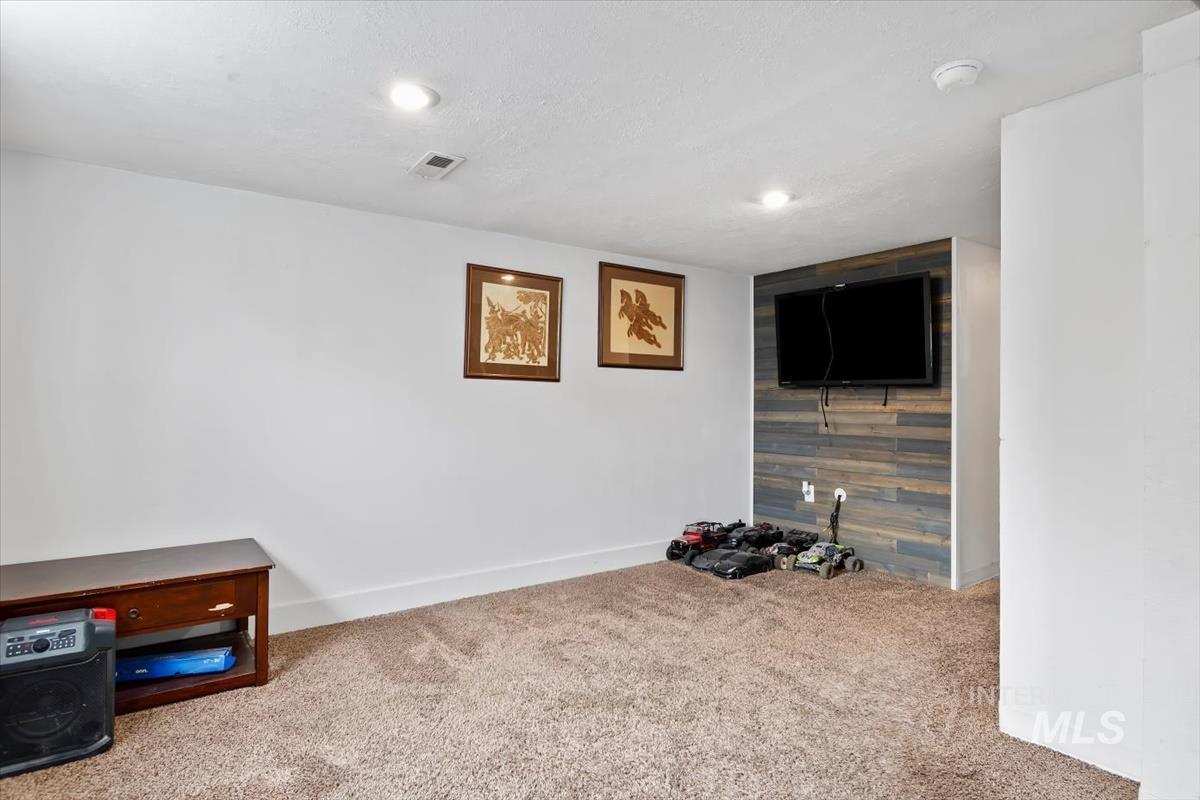 520 N 11th E., Mountain Home, Idaho 83647, 4 Bedrooms, 2 Bathrooms, Residential For Sale, Price $320,000,MLS 98978110