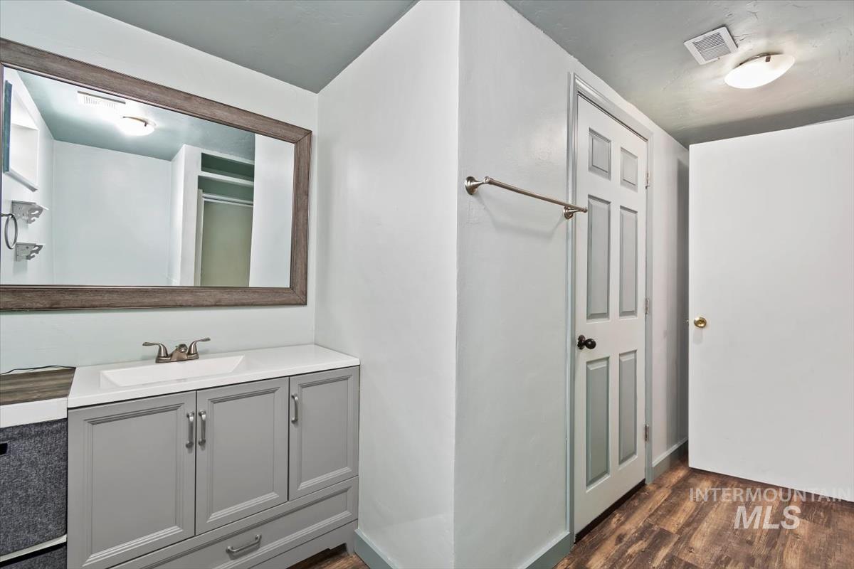 520 N 11th E., Mountain Home, Idaho 83647, 4 Bedrooms, 2 Bathrooms, Residential For Sale, Price $320,000,MLS 98978110