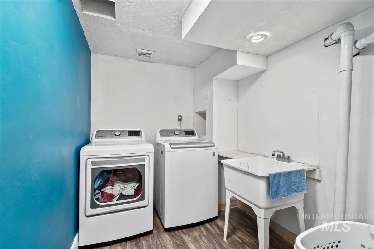 520 N 11th E., Mountain Home, Idaho 83647, 4 Bedrooms, 2 Bathrooms, Residential For Sale, Price $320,000,MLS 98978110