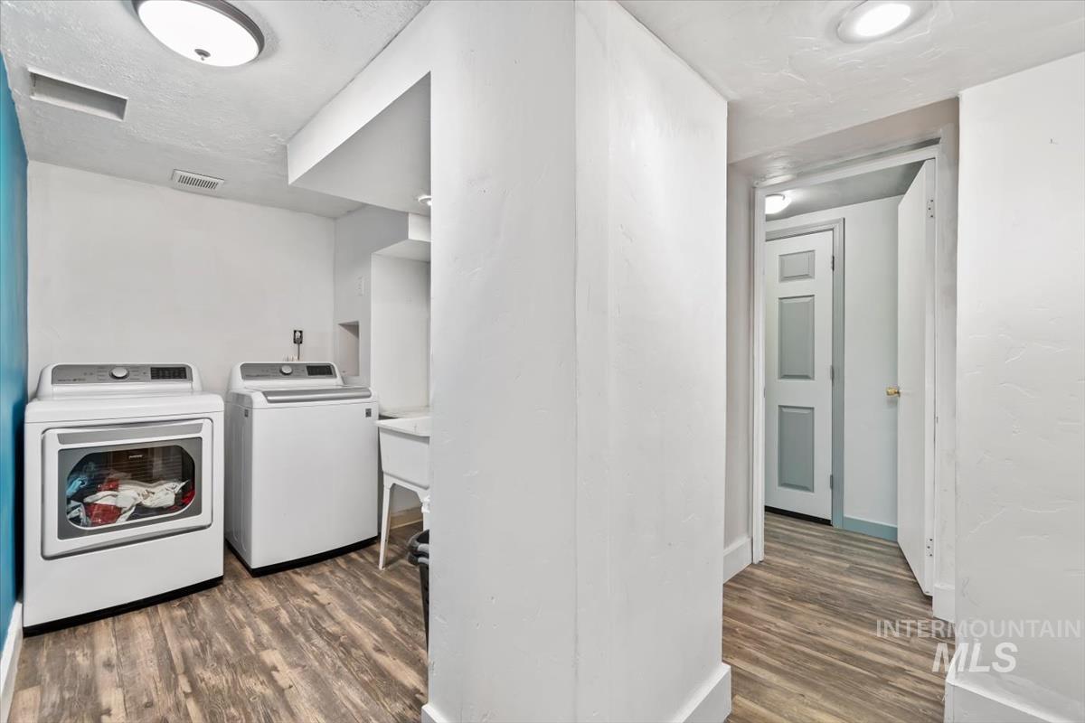 520 N 11th E., Mountain Home, Idaho 83647, 4 Bedrooms, 2 Bathrooms, Residential For Sale, Price $320,000,MLS 98978110