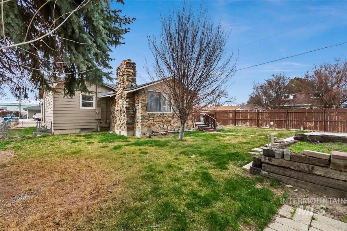 520 N 11th E., Mountain Home, Idaho 83647, 4 Bedrooms, 2 Bathrooms, Residential For Sale, Price $320,000,MLS 98978110