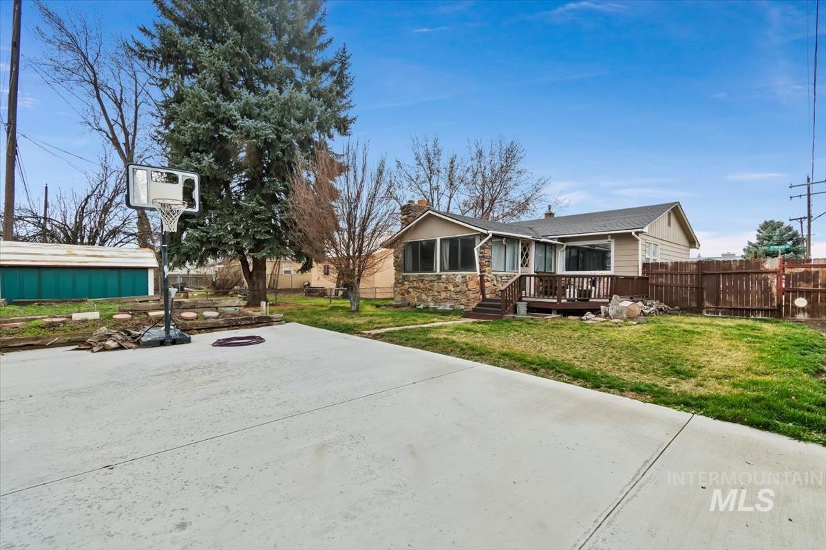 520 N 11th E., Mountain Home, Idaho 83647, 4 Bedrooms, 2 Bathrooms, Residential For Sale, Price $320,000,MLS 98978110