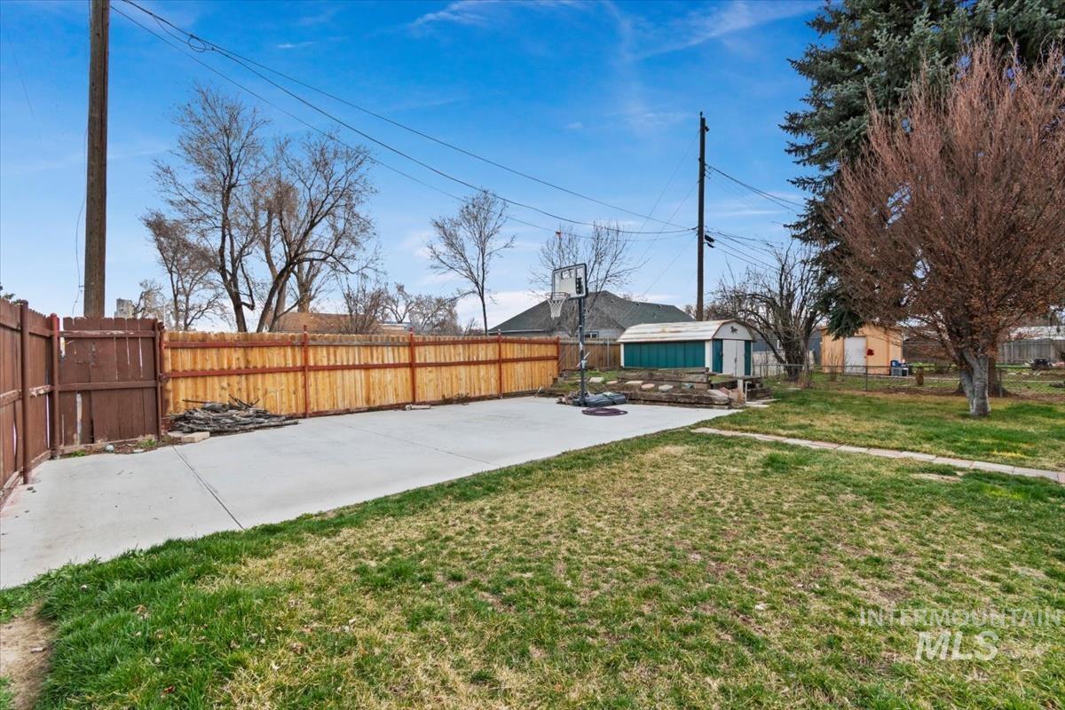 520 N 11th E., Mountain Home, Idaho 83647, 4 Bedrooms, 2 Bathrooms, Residential For Sale, Price $320,000,MLS 98978110
