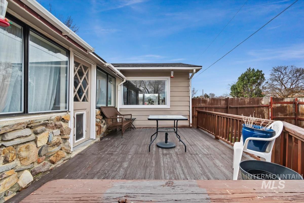 520 N 11th E., Mountain Home, Idaho 83647, 4 Bedrooms, 2 Bathrooms, Residential For Sale, Price $320,000,MLS 98978110