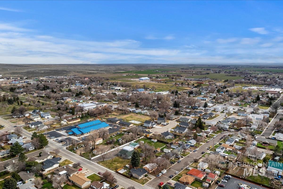520 N 11th E., Mountain Home, Idaho 83647, 4 Bedrooms, 2 Bathrooms, Residential For Sale, Price $320,000,MLS 98978110