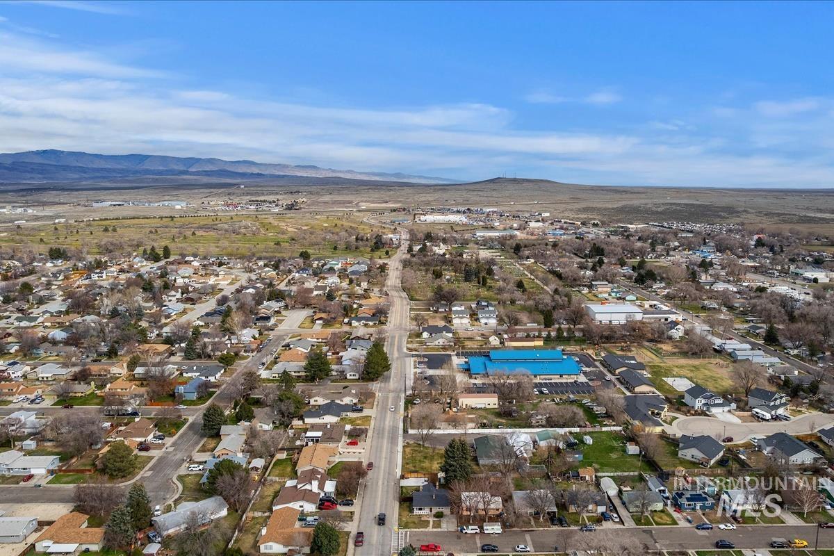 520 N 11th E., Mountain Home, Idaho 83647, 4 Bedrooms, 2 Bathrooms, Residential For Sale, Price $320,000,MLS 98978110