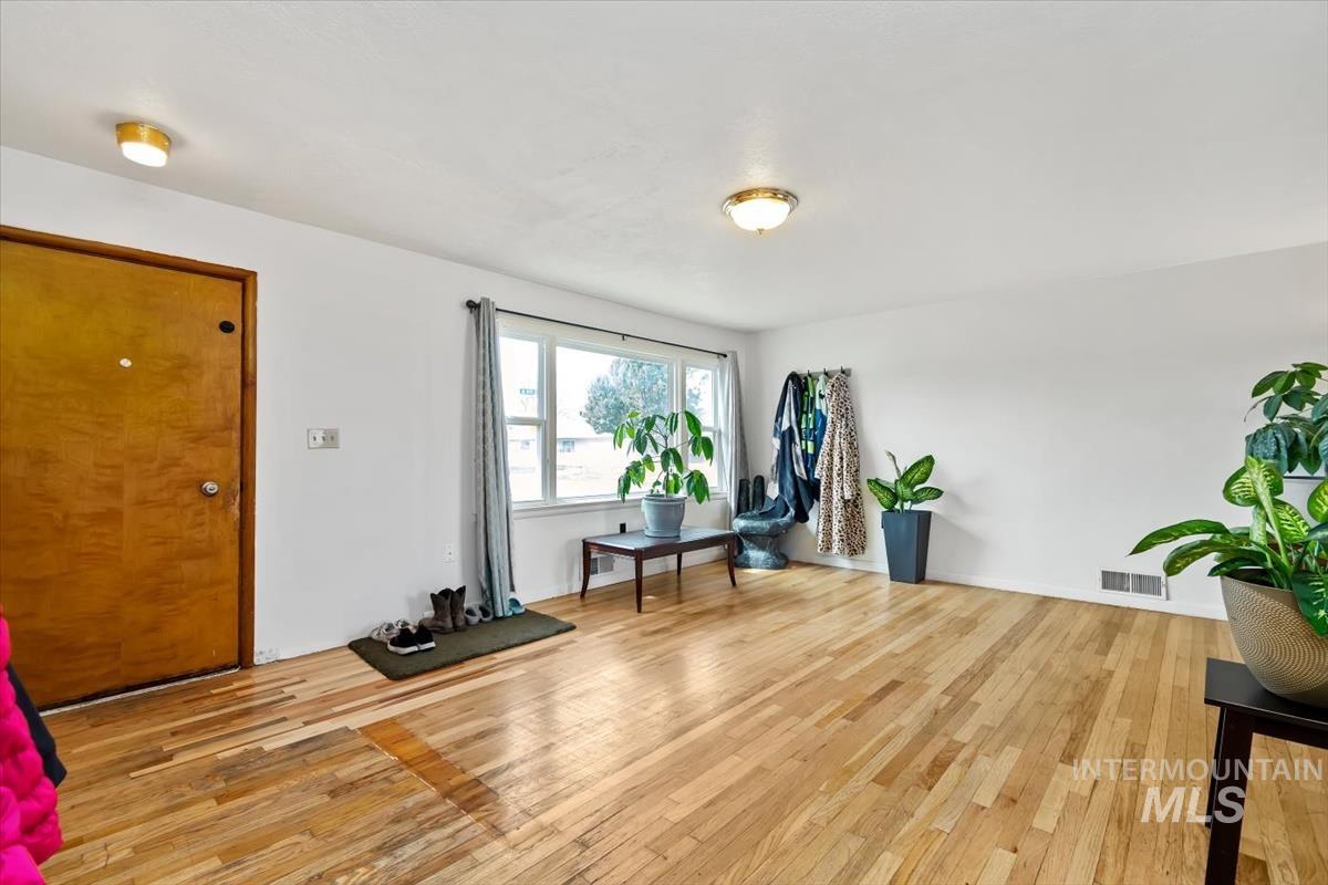 520 N 11th E., Mountain Home, Idaho 83647, 4 Bedrooms, 2 Bathrooms, Residential For Sale, Price $320,000,MLS 98978110