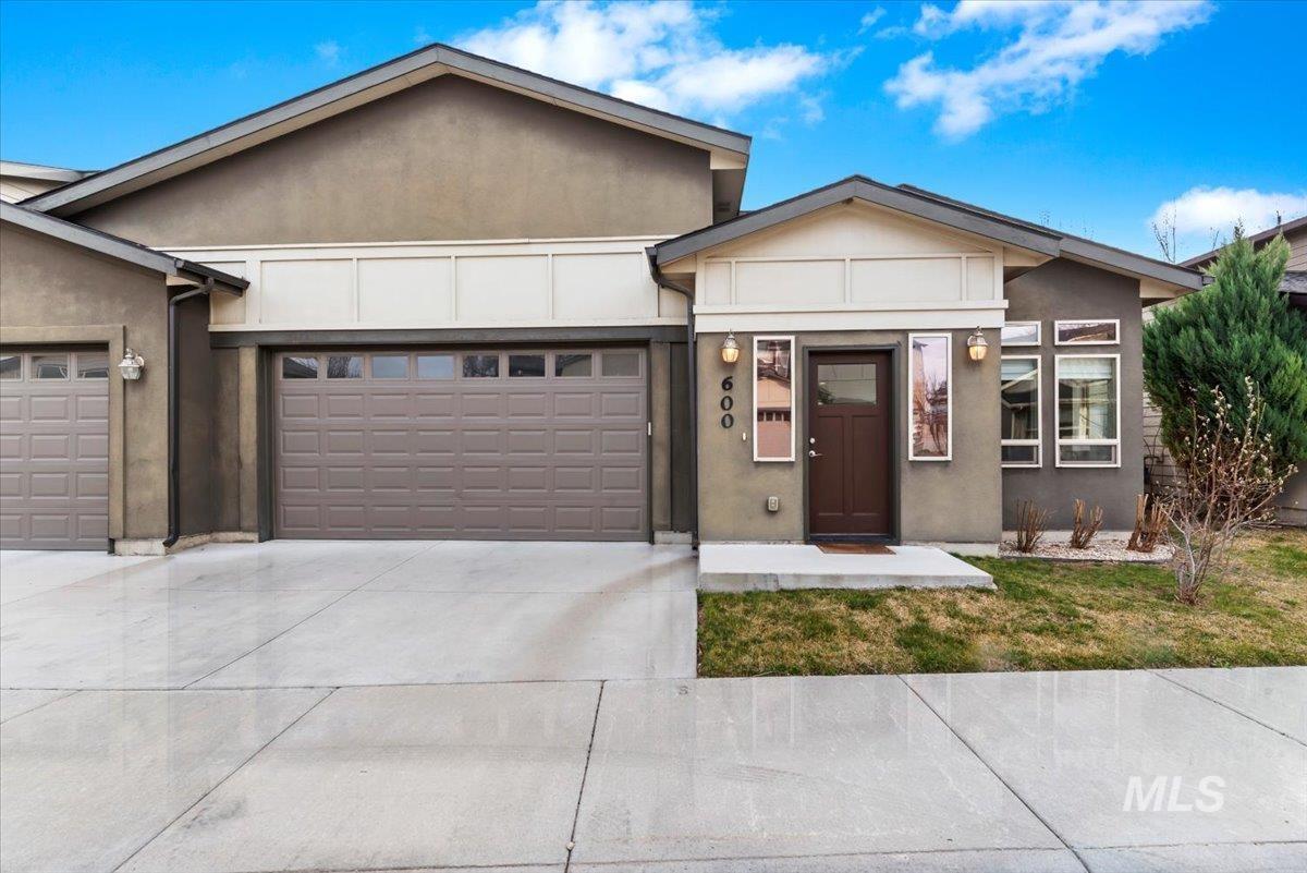600 N Escalade Pl, Nampa, Idaho 83651-4774, 3 Bedrooms, 2.5 Bathrooms, Residential For Sale, Price $339,500,MLS 98978111