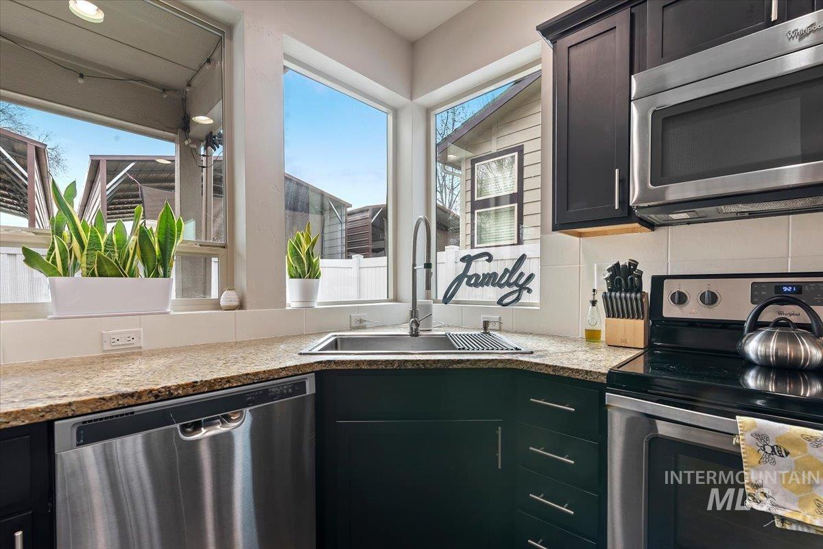 600 N Escalade Pl, Nampa, Idaho 83651-4774, 3 Bedrooms, 2.5 Bathrooms, Residential For Sale, Price $339,500,MLS 98978111