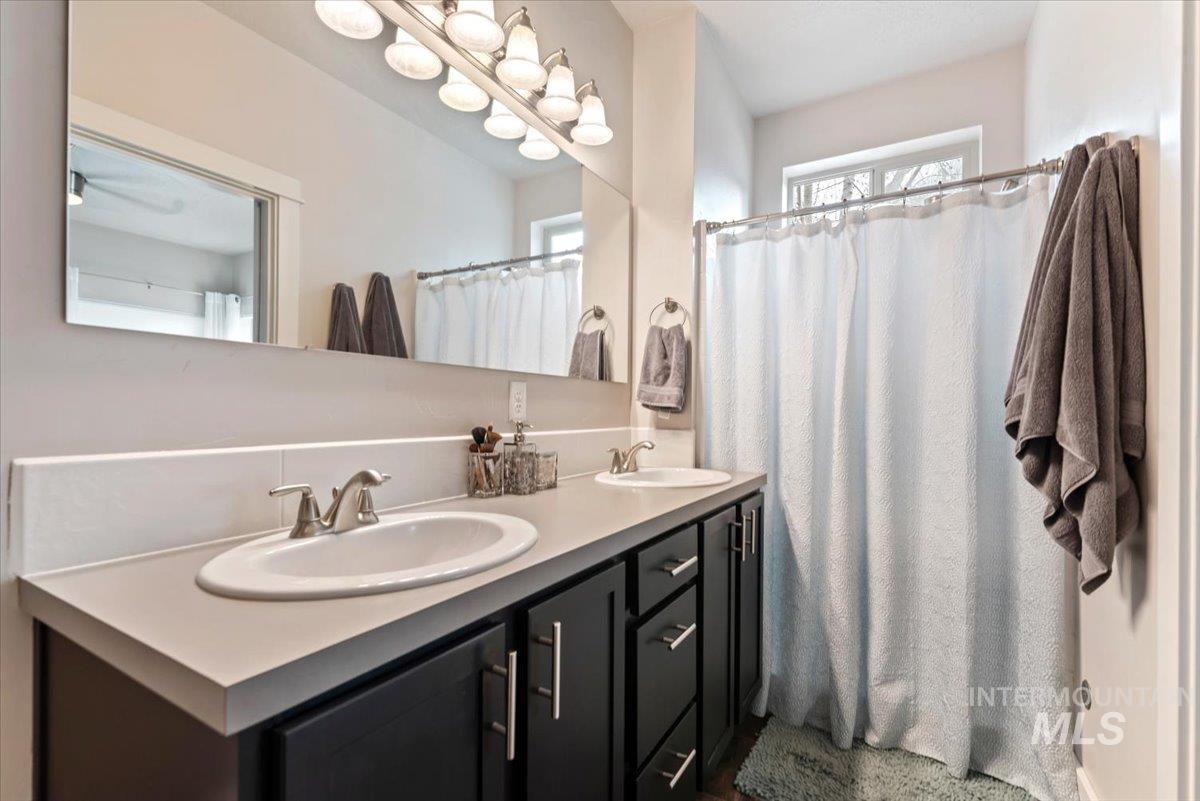 600 N Escalade Pl, Nampa, Idaho 83651-4774, 3 Bedrooms, 2.5 Bathrooms, Residential For Sale, Price $339,500,MLS 98978111