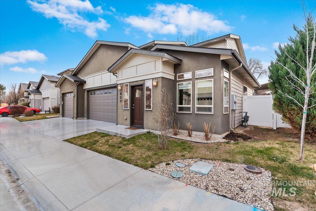 600 N Escalade Pl, Nampa, Idaho 83651-4774, 3 Bedrooms, 2.5 Bathrooms, Residential For Sale, Price $339,500,MLS 98978111
