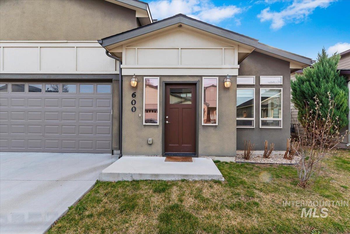 600 N Escalade Pl, Nampa, Idaho 83651-4774, 3 Bedrooms, 2.5 Bathrooms, Residential For Sale, Price $339,500,MLS 98978111