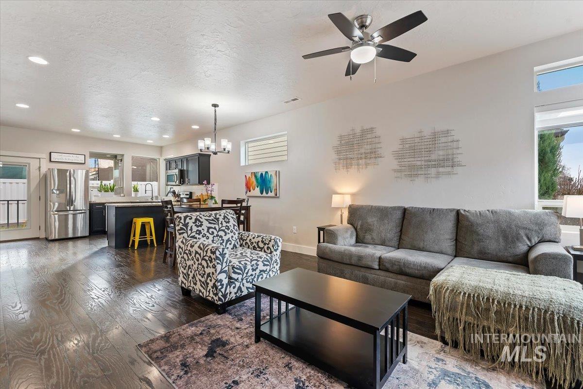 600 N Escalade Pl, Nampa, Idaho 83651-4774, 3 Bedrooms, 2.5 Bathrooms, Residential For Sale, Price $339,500,MLS 98978111