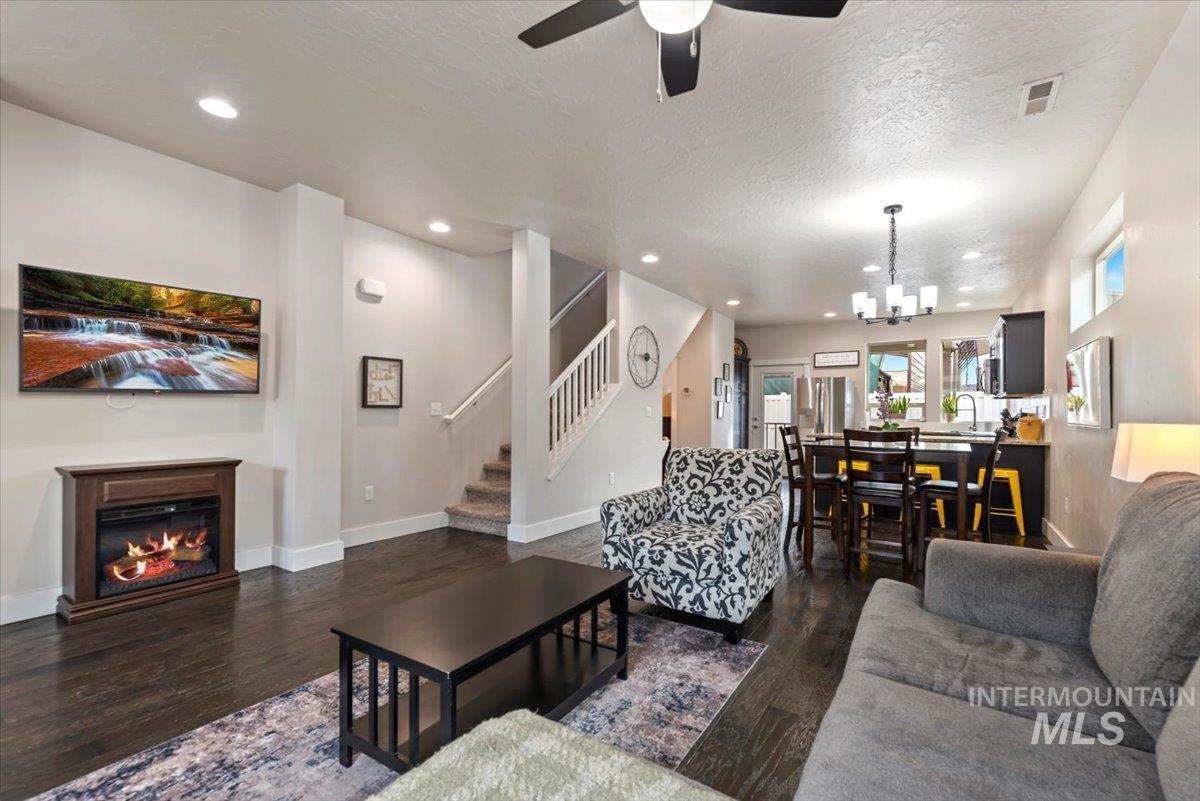 600 N Escalade Pl, Nampa, Idaho 83651-4774, 3 Bedrooms, 2.5 Bathrooms, Residential For Sale, Price $339,500,MLS 98978111