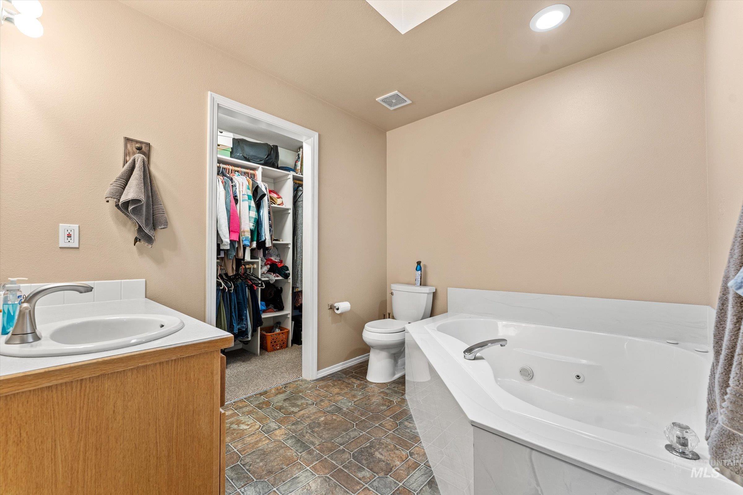 3892 E Eisenhower Dr, Meridian, Idaho 83642, 3 Bedrooms, 4 Bathrooms, Residential For Sale, Price $585,000,MLS 98978112