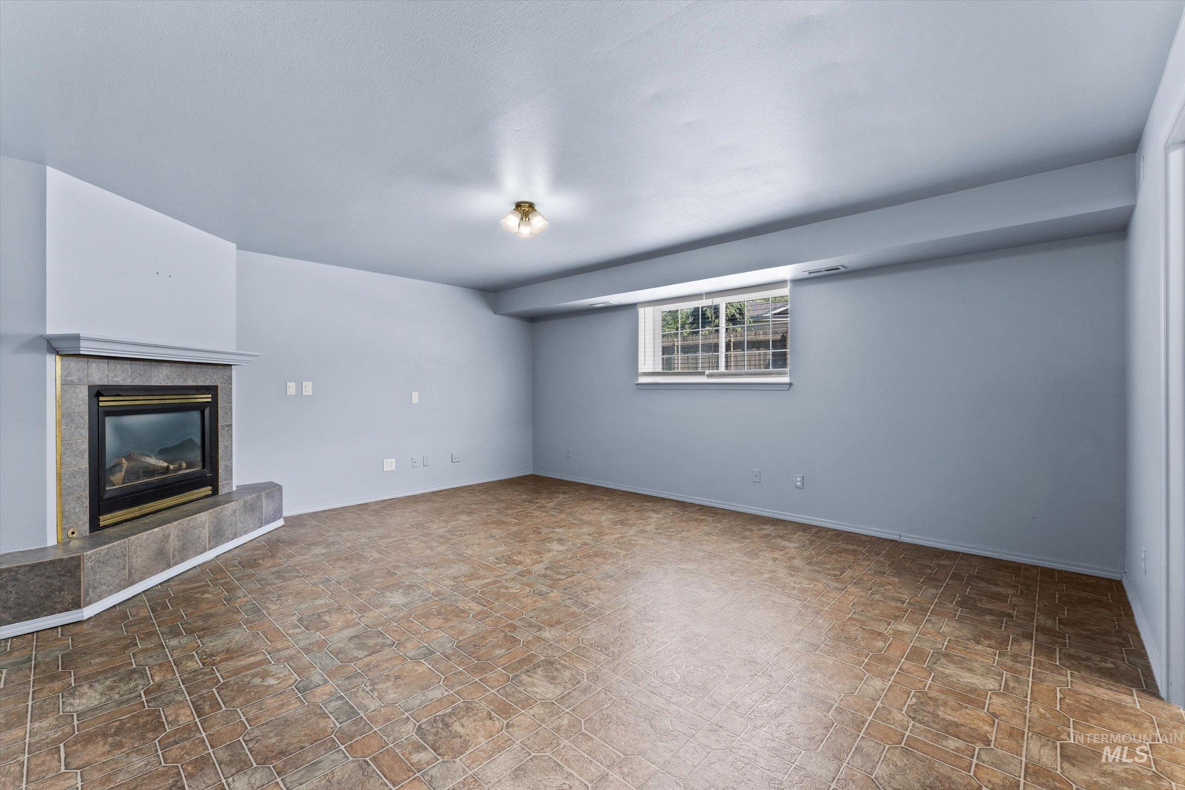 3892 E Eisenhower Dr, Meridian, Idaho 83642, 3 Bedrooms, 4 Bathrooms, Residential For Sale, Price $579,000, 98978112