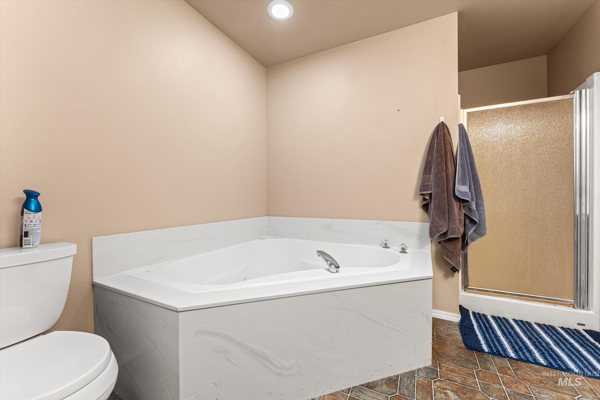 3892 E Eisenhower Dr, Meridian, Idaho 83642, 3 Bedrooms, 4 Bathrooms, Residential For Sale, Price $585,000,MLS 98978112