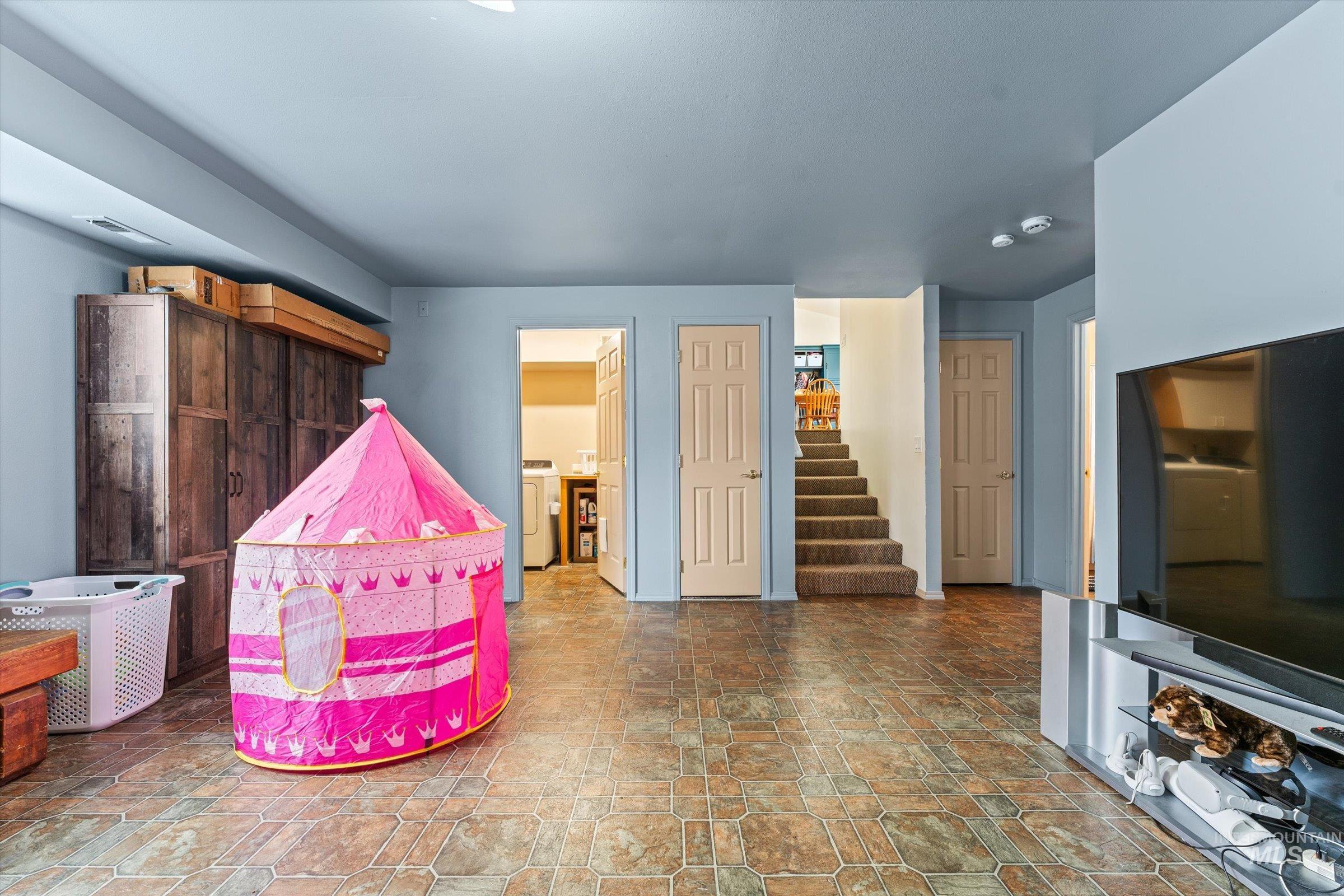 3892 E Eisenhower Dr, Meridian, Idaho 83642, 3 Bedrooms, 4 Bathrooms, Residential For Sale, Price $585,000,MLS 98978112