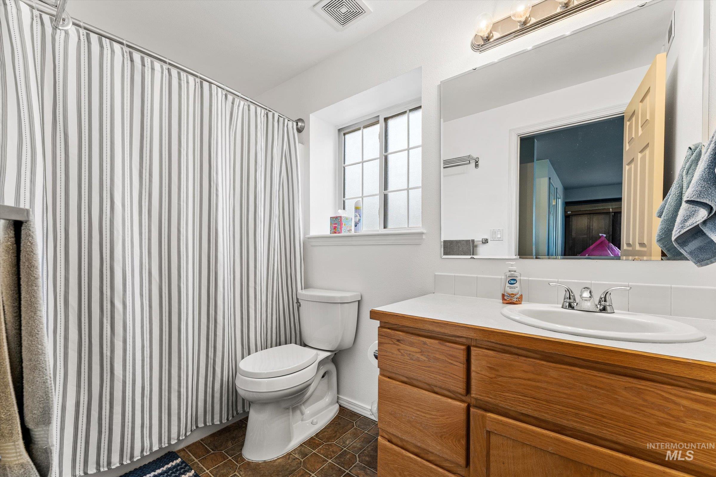 3892 E Eisenhower Dr, Meridian, Idaho 83642, 3 Bedrooms, 4 Bathrooms, Residential For Sale, Price $585,000,MLS 98978112