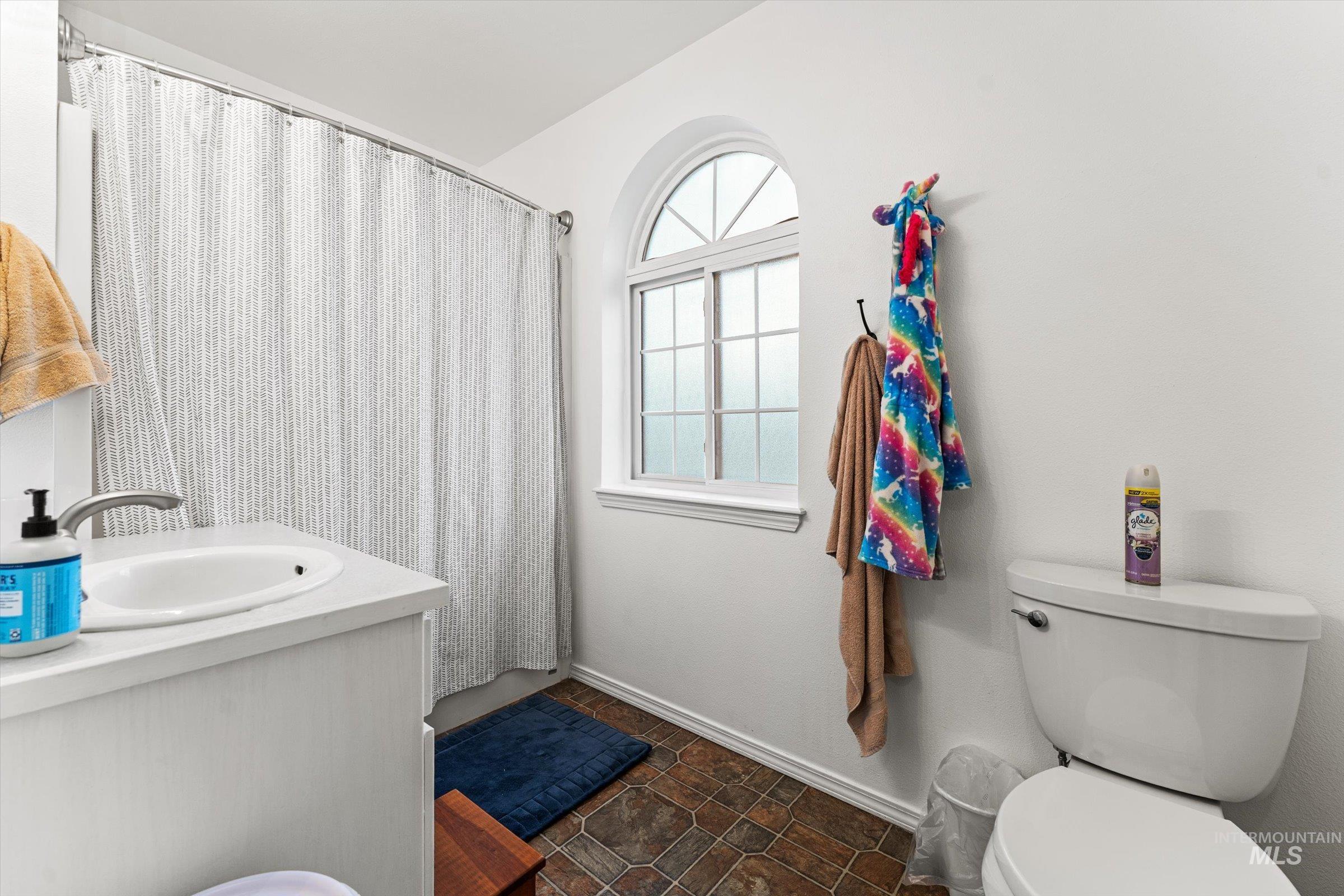 3892 E Eisenhower Dr, Meridian, Idaho 83642, 3 Bedrooms, 4 Bathrooms, Residential For Sale, Price $585,000,MLS 98978112