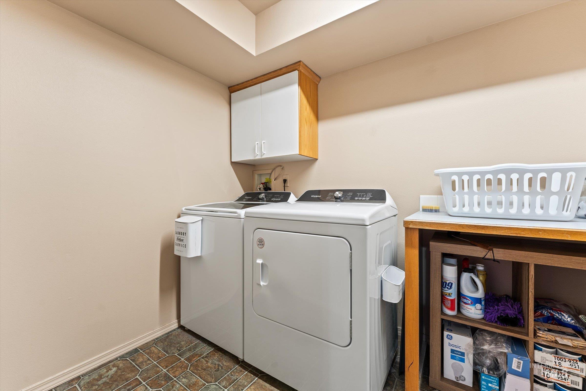 3892 E Eisenhower Dr, Meridian, Idaho 83642, 3 Bedrooms, 4 Bathrooms, Residential For Sale, Price $585,000,MLS 98978112