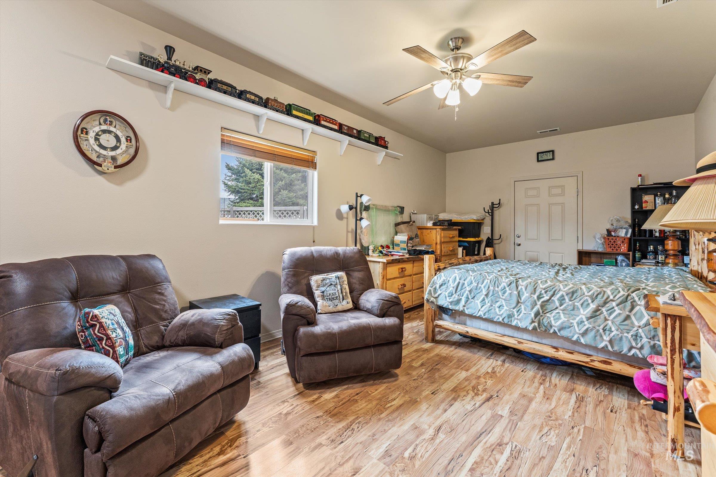 3892 E Eisenhower Dr, Meridian, Idaho 83642, 3 Bedrooms, 4 Bathrooms, Residential For Sale, Price $585,000,MLS 98978112