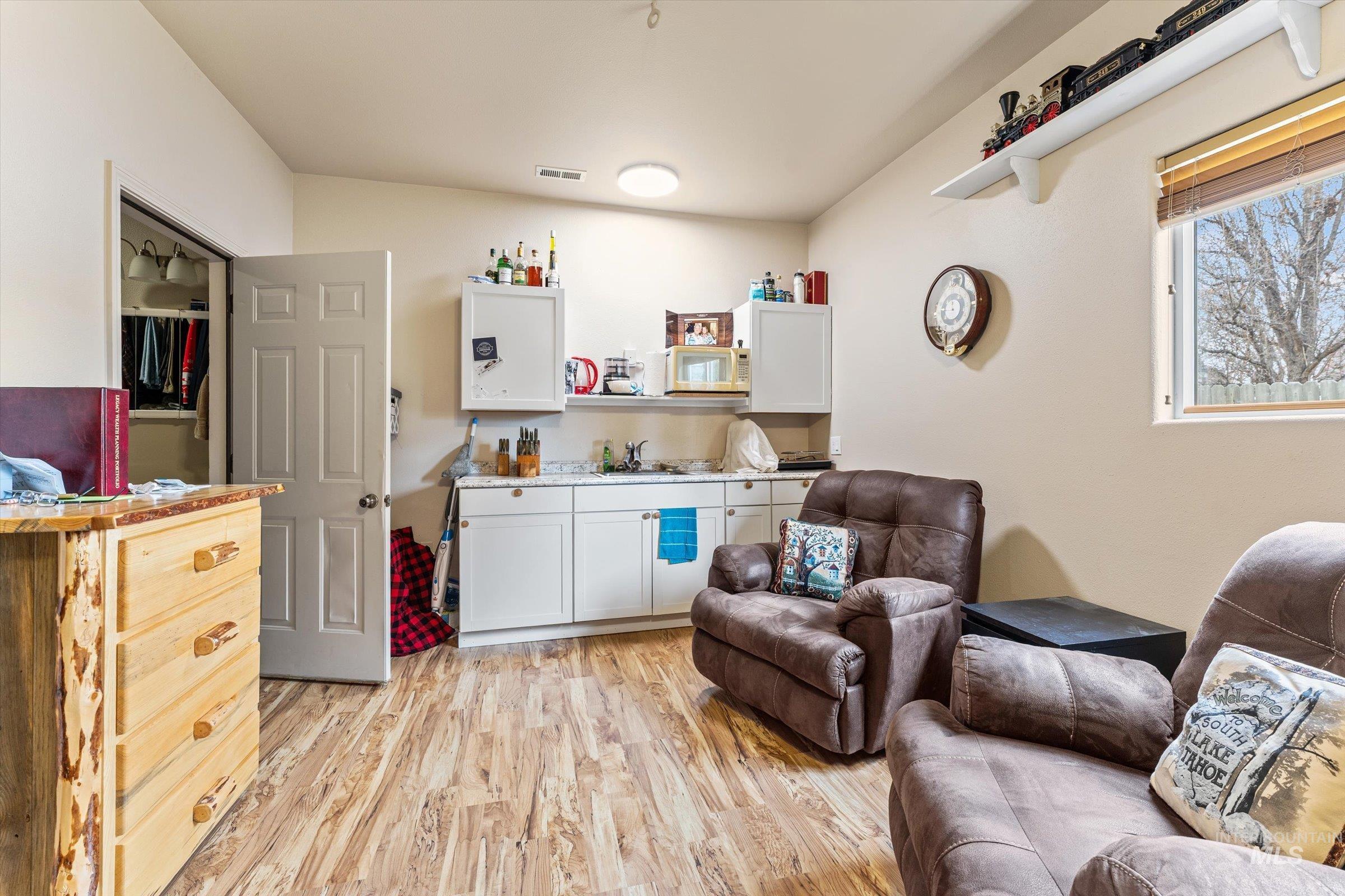 3892 E Eisenhower Dr, Meridian, Idaho 83642, 3 Bedrooms, 4 Bathrooms, Residential For Sale, Price $585,000,MLS 98978112