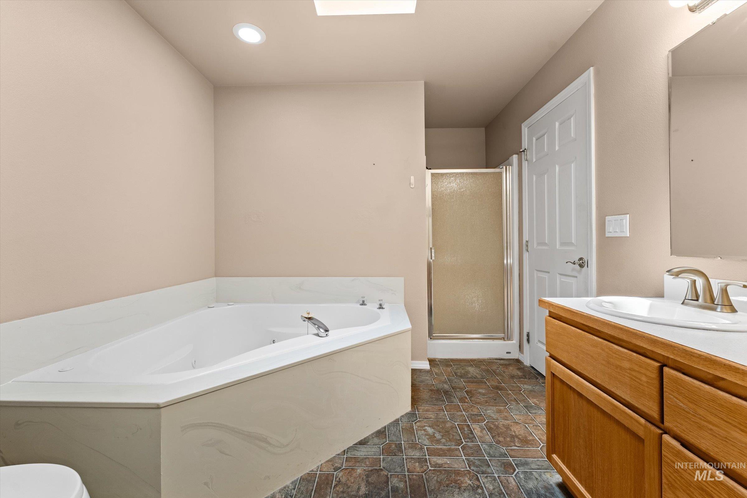 3892 E Eisenhower Dr, Meridian, Idaho 83642, 3 Bedrooms, 4 Bathrooms, Residential For Sale, Price $579,000, 98978112