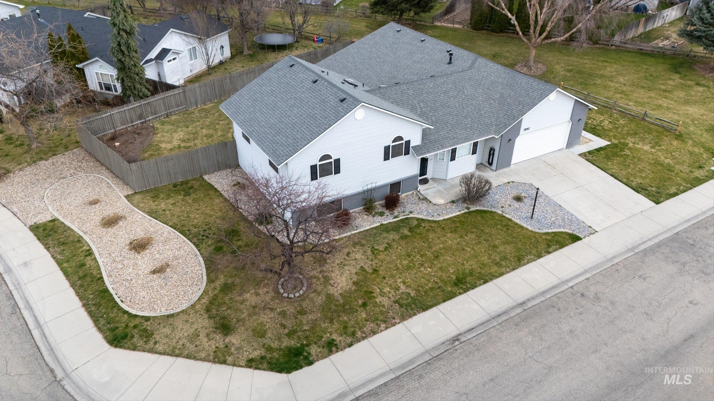 3892 E Eisenhower Dr, Meridian, Idaho 83642, 3 Bedrooms, 4 Bathrooms, Residential For Sale, Price $585,000,MLS 98978112