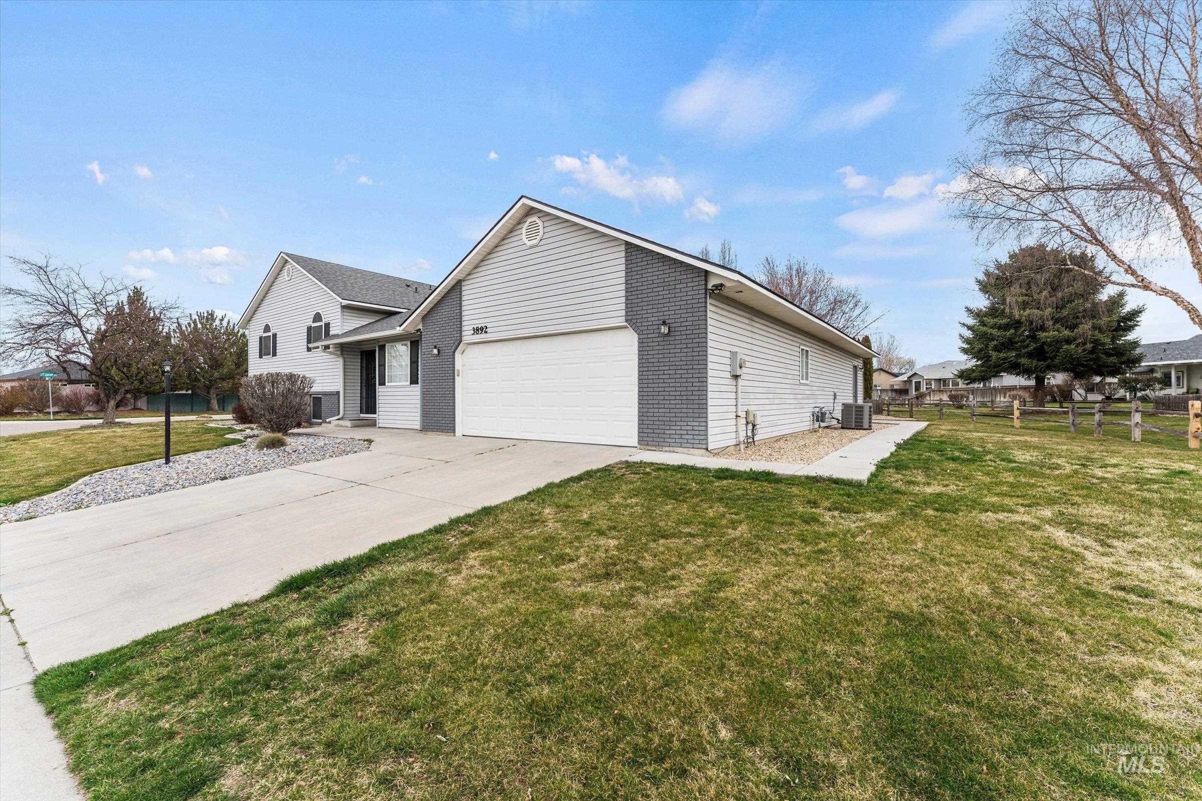 3892 E Eisenhower Dr, Meridian, Idaho 83642, 3 Bedrooms, 4 Bathrooms, Residential For Sale, Price $579,000, 98978112
