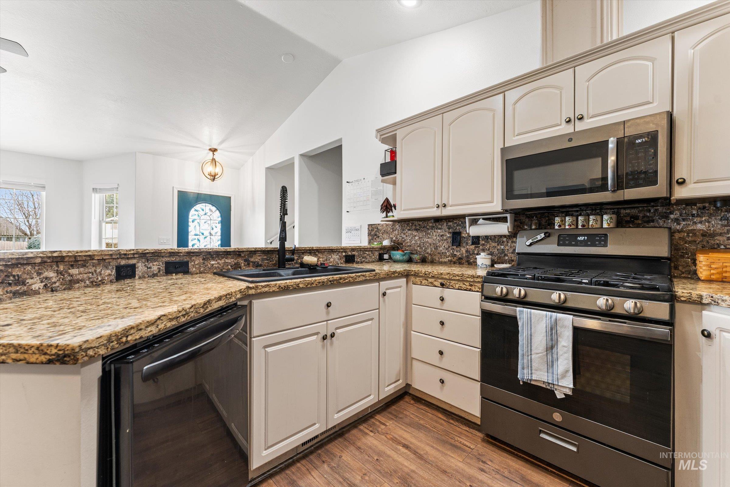 3892 E Eisenhower Dr, Meridian, Idaho 83642, 3 Bedrooms, 4 Bathrooms, Residential For Sale, Price $585,000,MLS 98978112