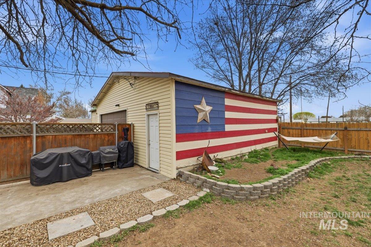 2815 S Indiana, Caldwell, Idaho 83605, 3 Bedrooms, 2 Bathrooms, Residential For Sale, Price $439,900, 98978115