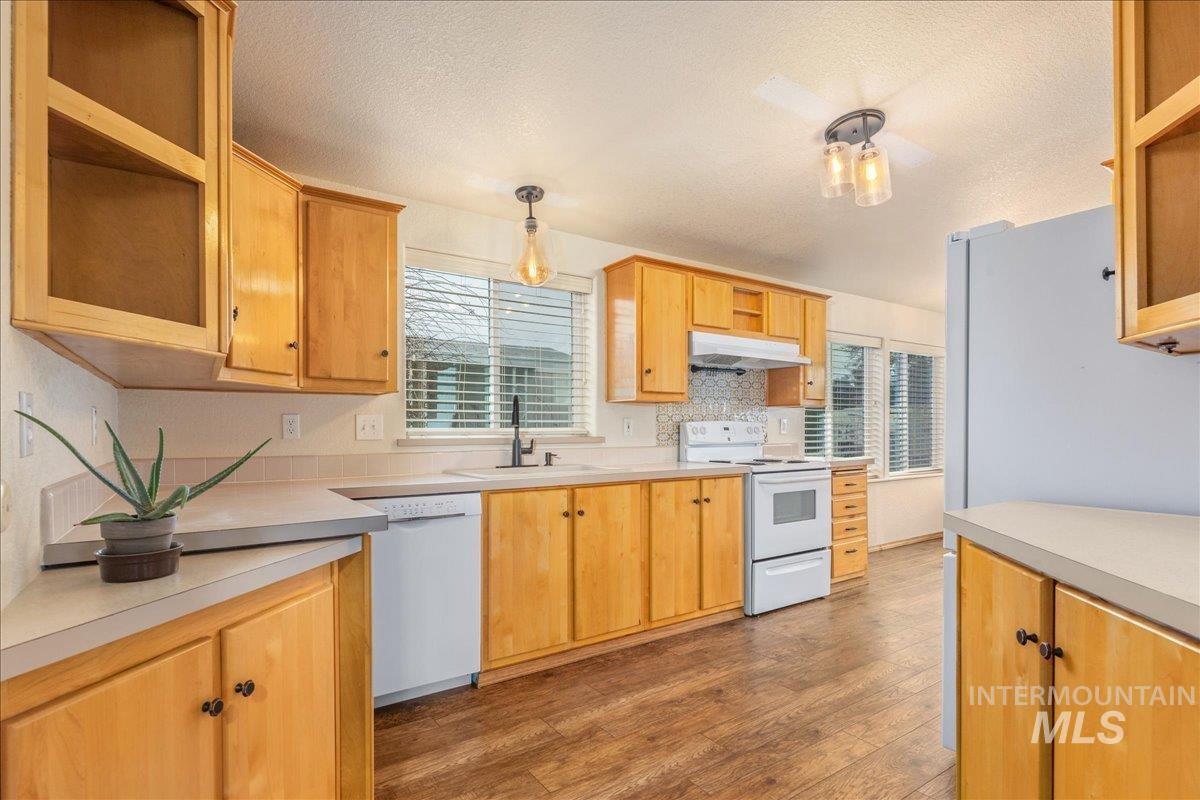 5755 N Confederate Lane, Garden City, Idaho 83714, 3 Bedrooms, 2 Bathrooms, Residential For Sale, Price $190,000, 98978116