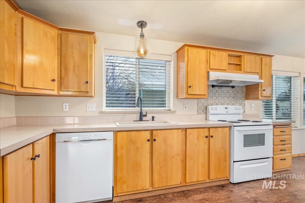 5755 N Confederate Lane, Garden City, Idaho 83714, 3 Bedrooms, 2 Bathrooms, Residential For Sale, Price $190,000, 98978116