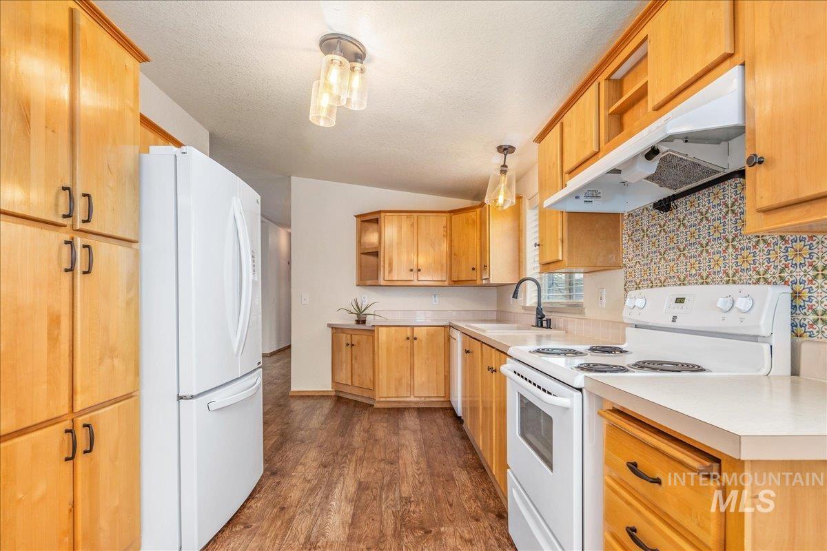 5755 N Confederate Lane, Garden City, Idaho 83714, 3 Bedrooms, 2 Bathrooms, Residential For Sale, Price $190,000, 98978116