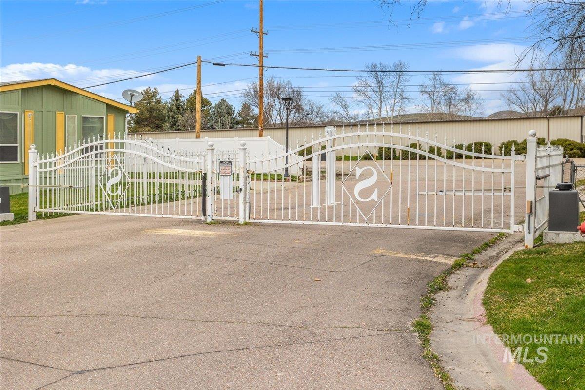 5755 N Confederate Lane, Garden City, Idaho 83714, 3 Bedrooms, 2 Bathrooms, Residential For Sale, Price $190,000, 98978116