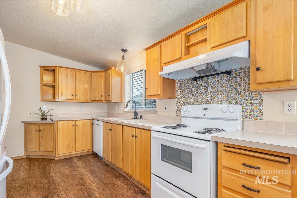 5755 N Confederate Lane, Garden City, Idaho 83714, 3 Bedrooms, 2 Bathrooms, Residential For Sale, Price $190,000, 98978116