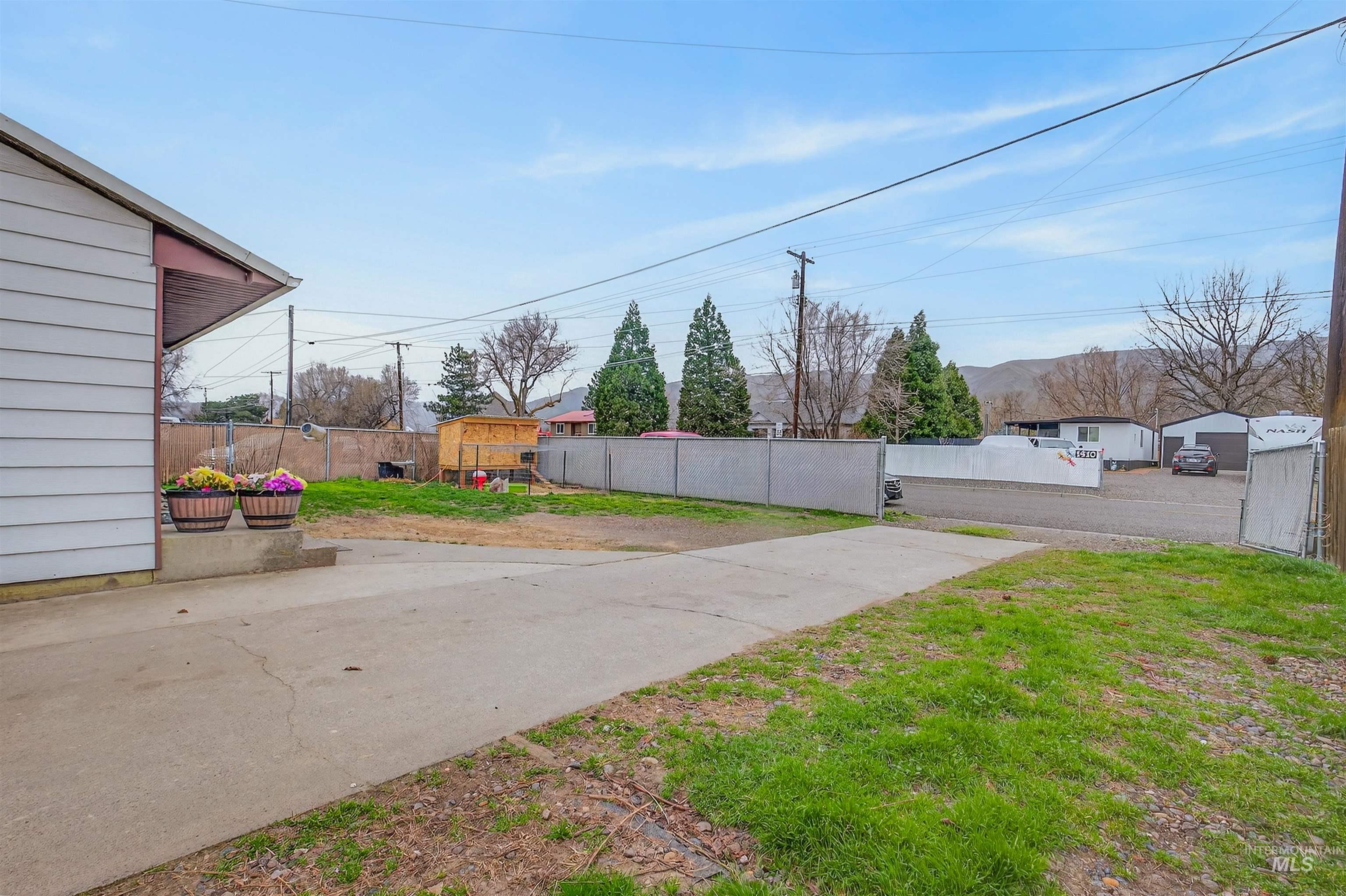 1409 Elm Street, Clarkston, Washington 99403, 3 Bedrooms, 1 Bathroom, Residential For Sale, Price $295,000, 98978118