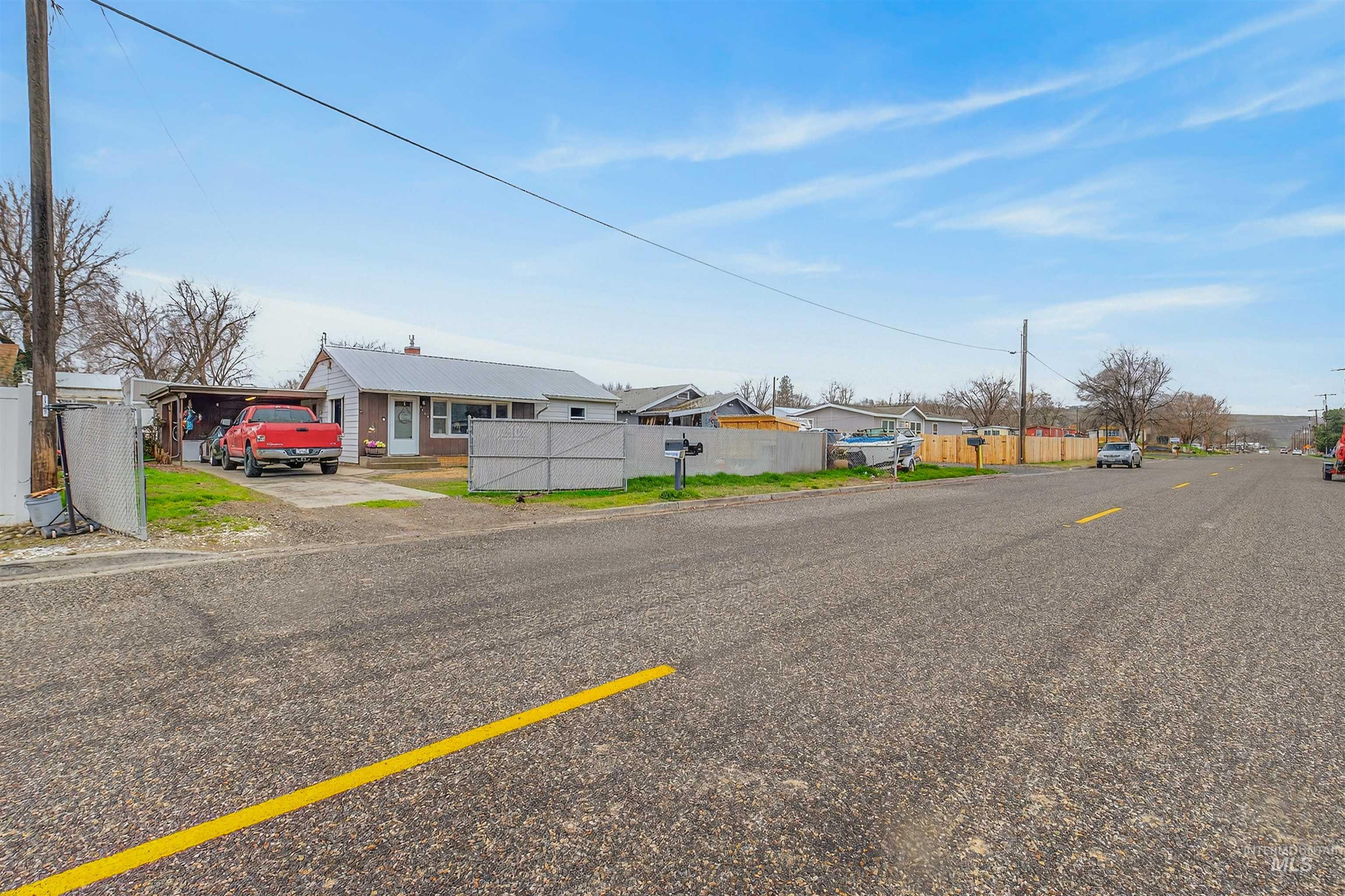 1409 Elm Street, Clarkston, Washington 99403, 3 Bedrooms, 1 Bathroom, Residential For Sale, Price $295,000, 98978118