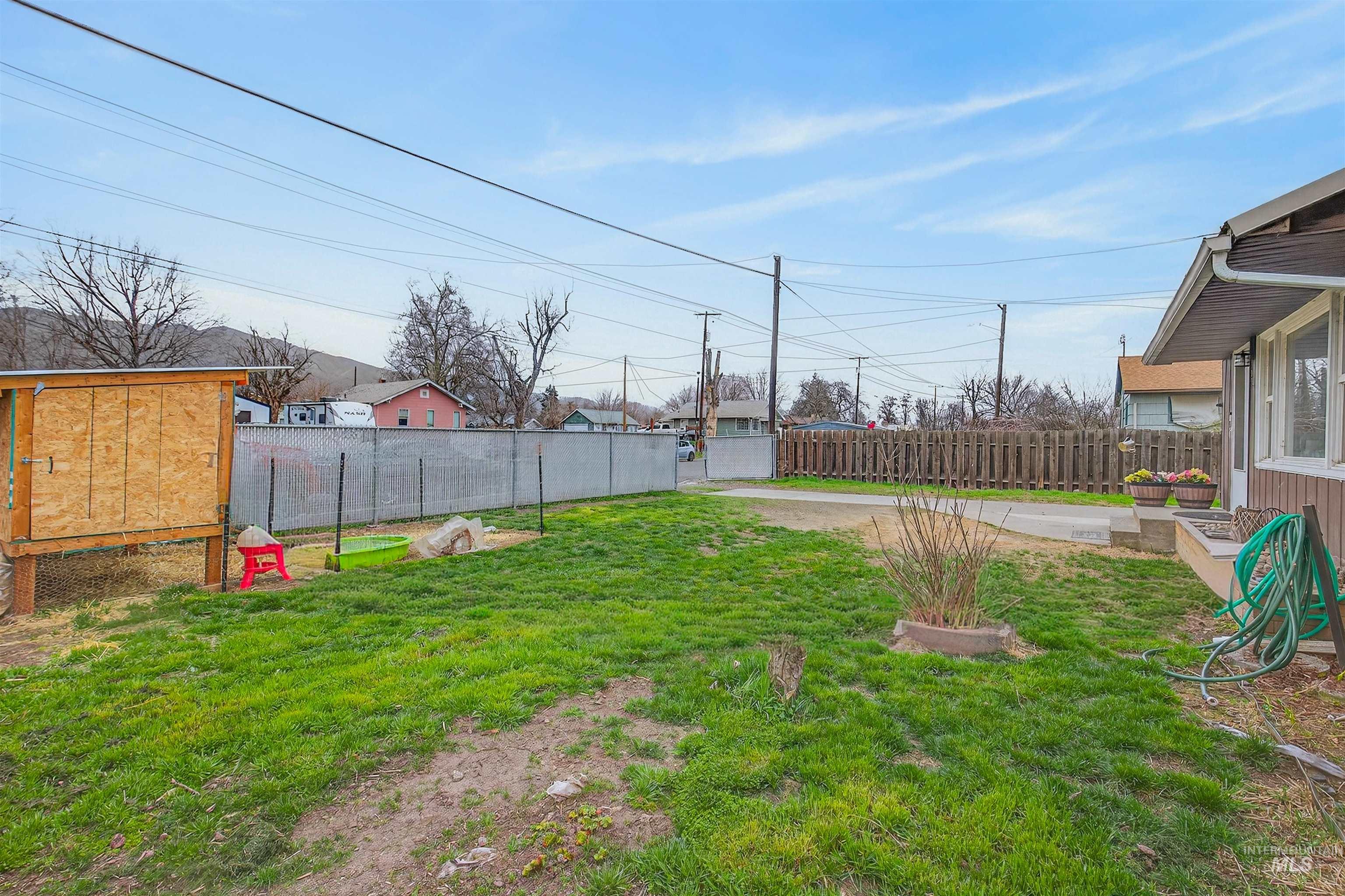 1409 Elm Street, Clarkston, Washington 99403, 3 Bedrooms, 1 Bathroom, Residential For Sale, Price $295,000, 98978118