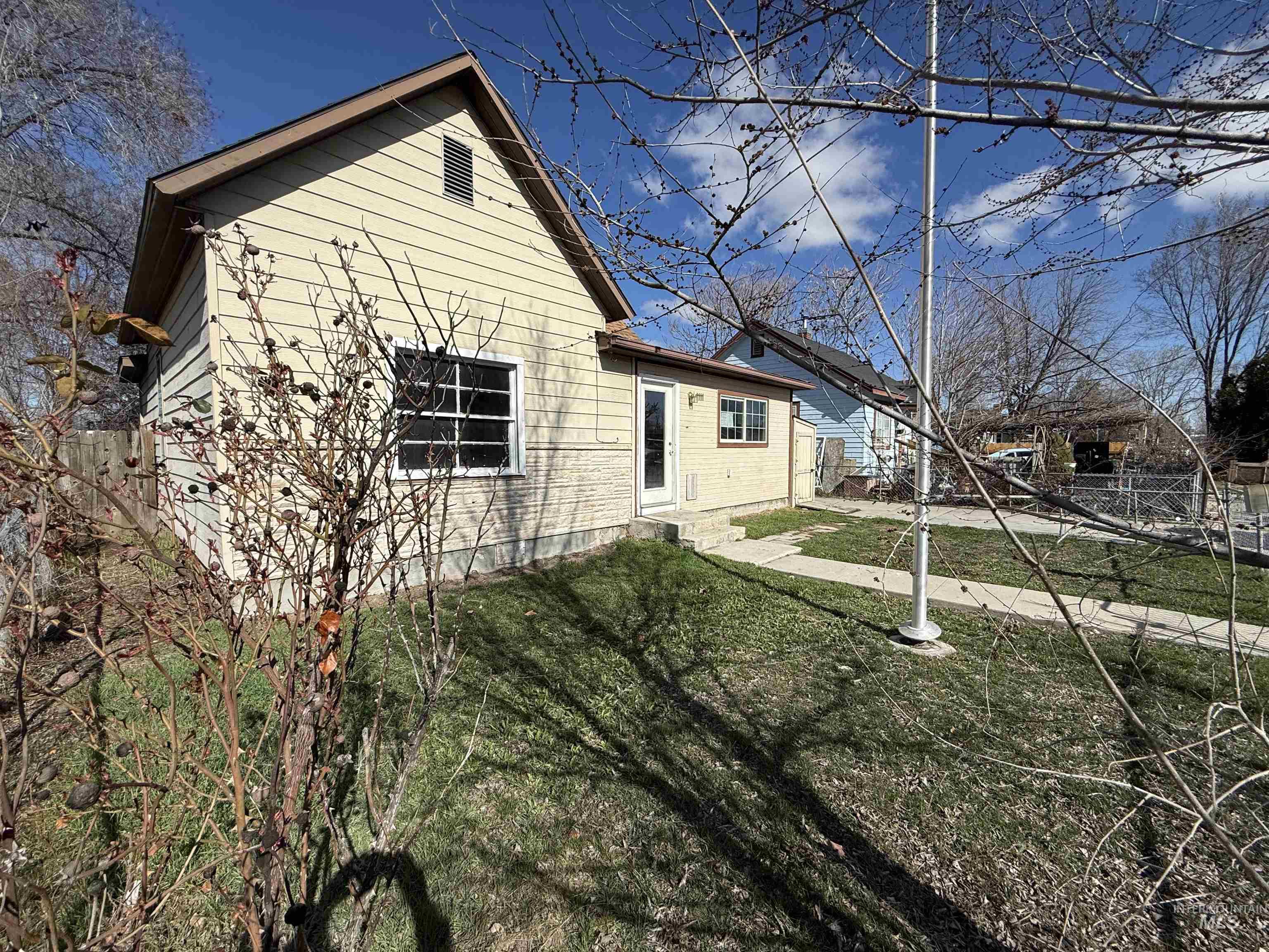 1111 14th Ave S, Nampa, Idaho 83651, 2 Bedrooms, 1 Bathroom, Residential For Sale, Price $210,000, 98978120