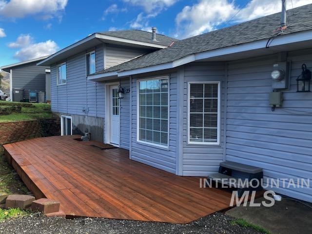 2360 Rolling Hills Drive, Clarkston, Washington 99403, 3 Bedrooms, 2 Bathrooms, Residential For Sale, Price $380,000, 98978121