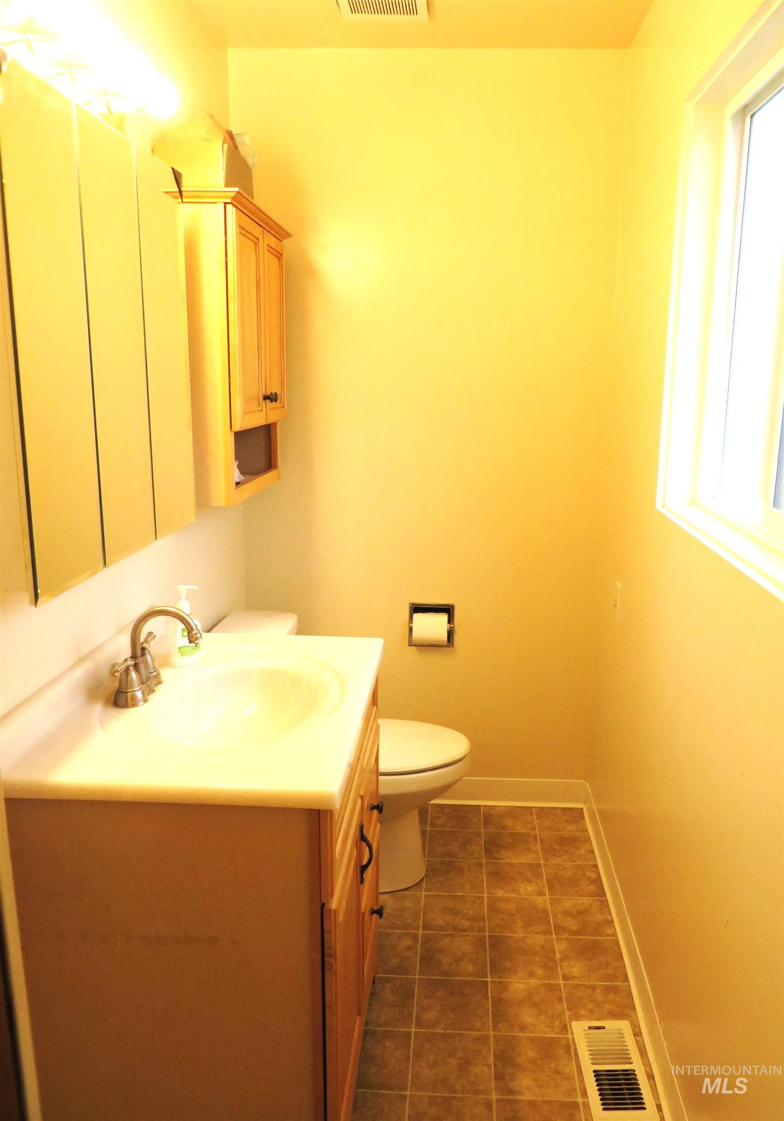 416 S Iowa, Fruitland, Idaho 83619, 3 Bedrooms, 1.5 Bathrooms, Residential For Sale, Price $310,000, 98978122