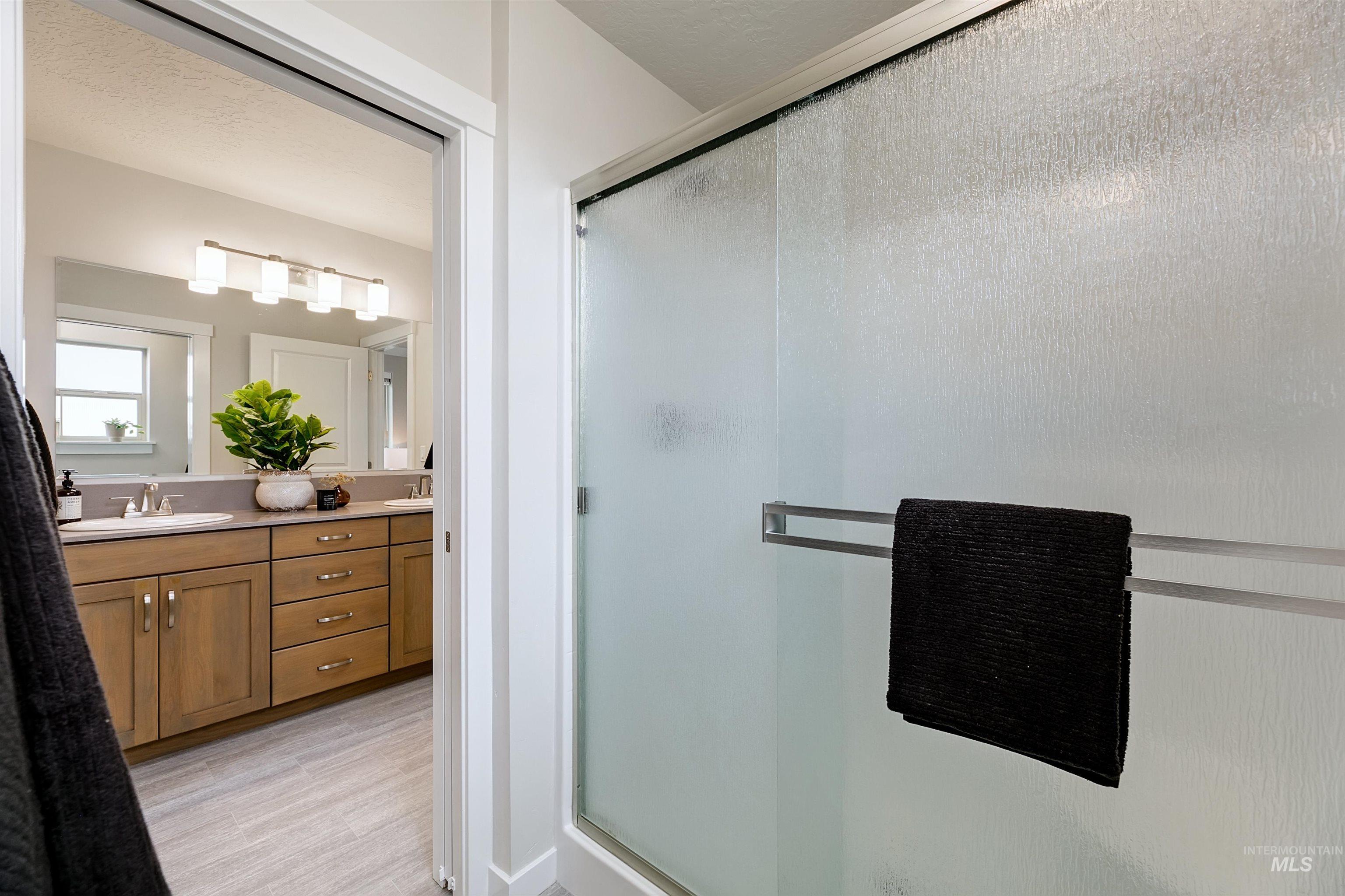 299 W Hyndman Drive, Meridian, Idaho 83642, 4 Bedrooms, 2.5 Bathrooms, Residential For Sale, Price $454,800,MLS 98978124