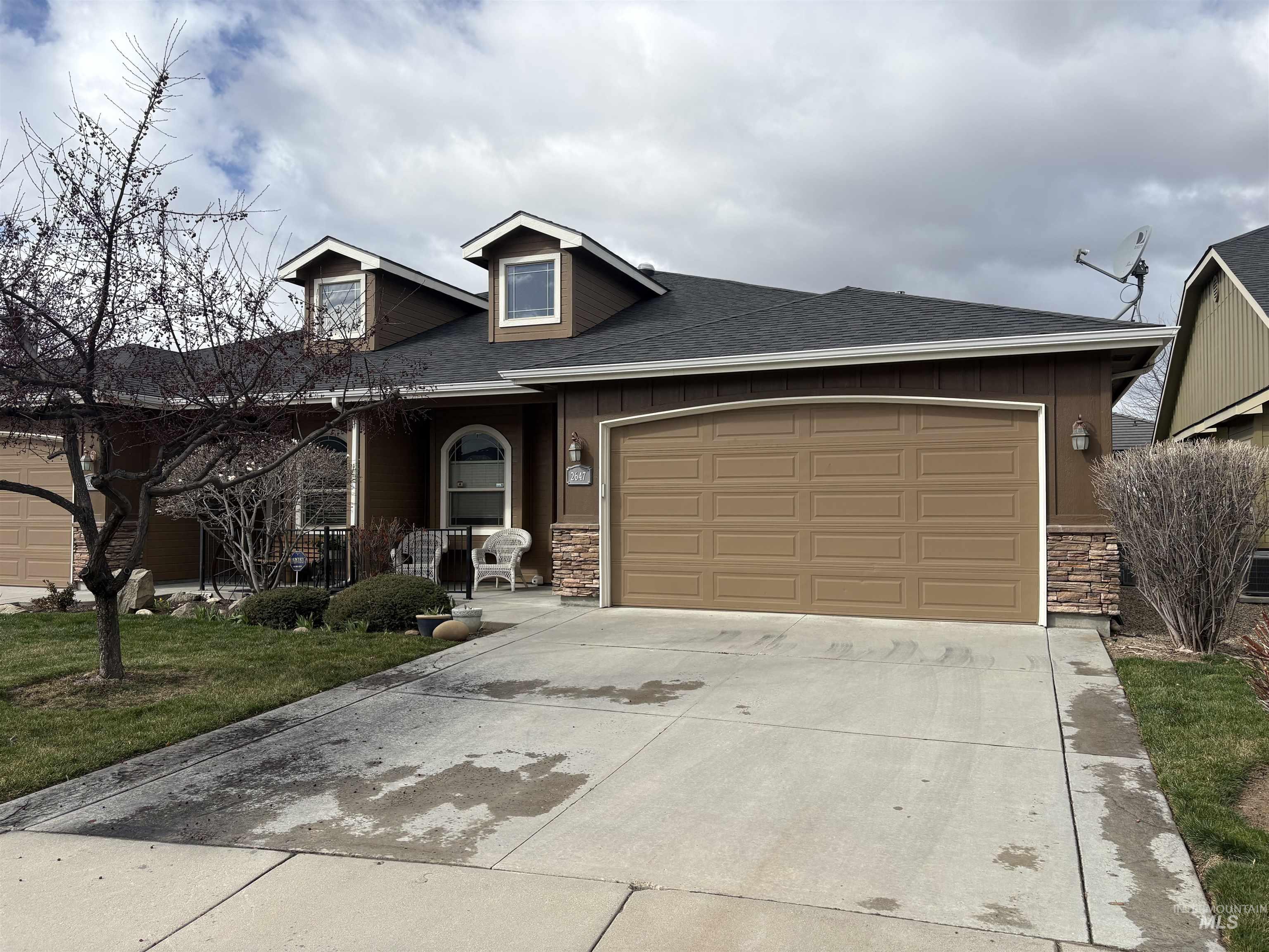 2647 S Legal Ave, Meridian, Idaho 83642, 2 Bedrooms, 2 Bathrooms, Residential For Sale, Price $460,000,MLS 98978127