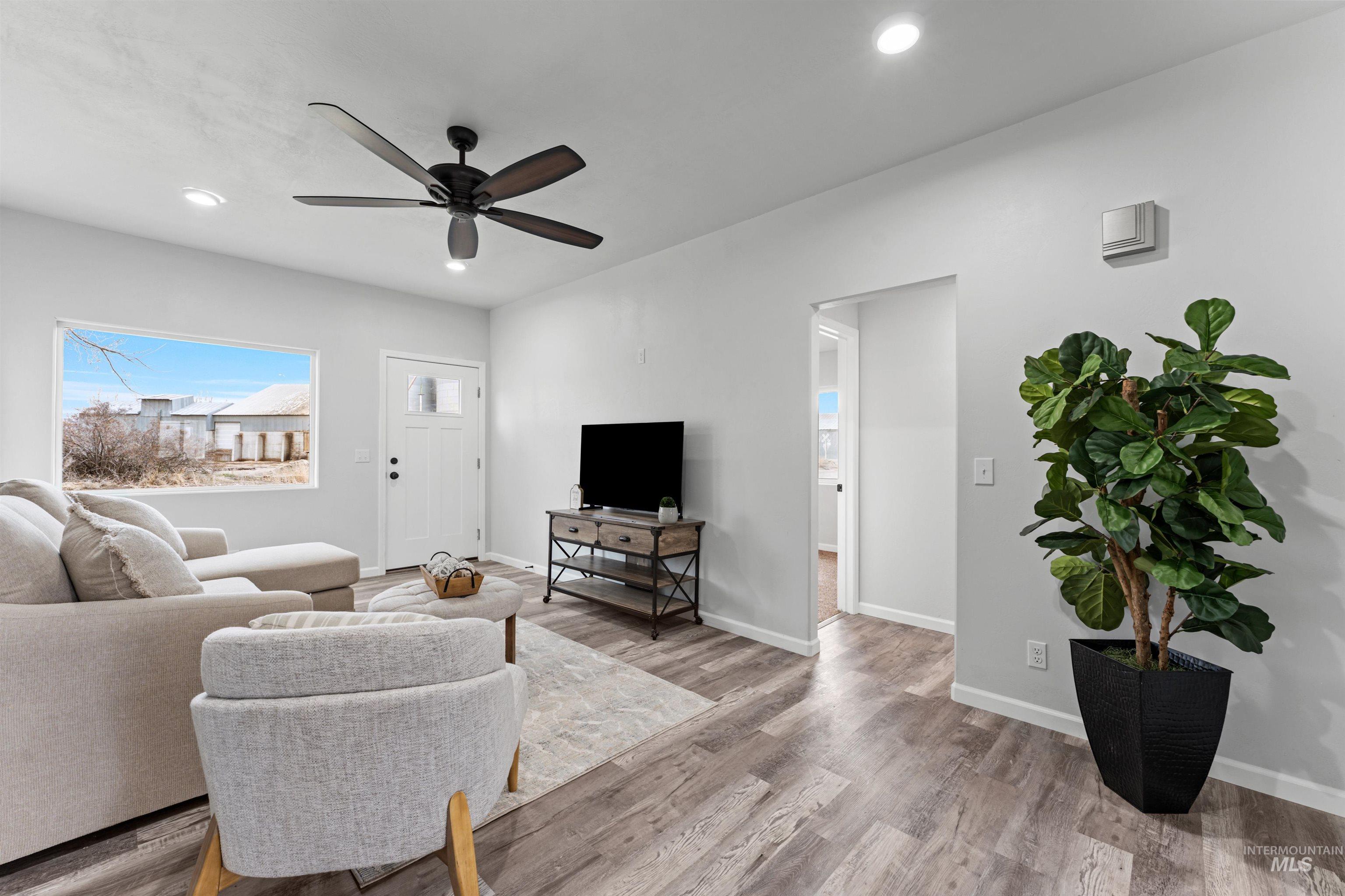 203 Boyd Street E, Murtaugh, Idaho 83344, 3 Bedrooms, 1 Bathroom, Residential For Sale, Price $255,000, 98978131