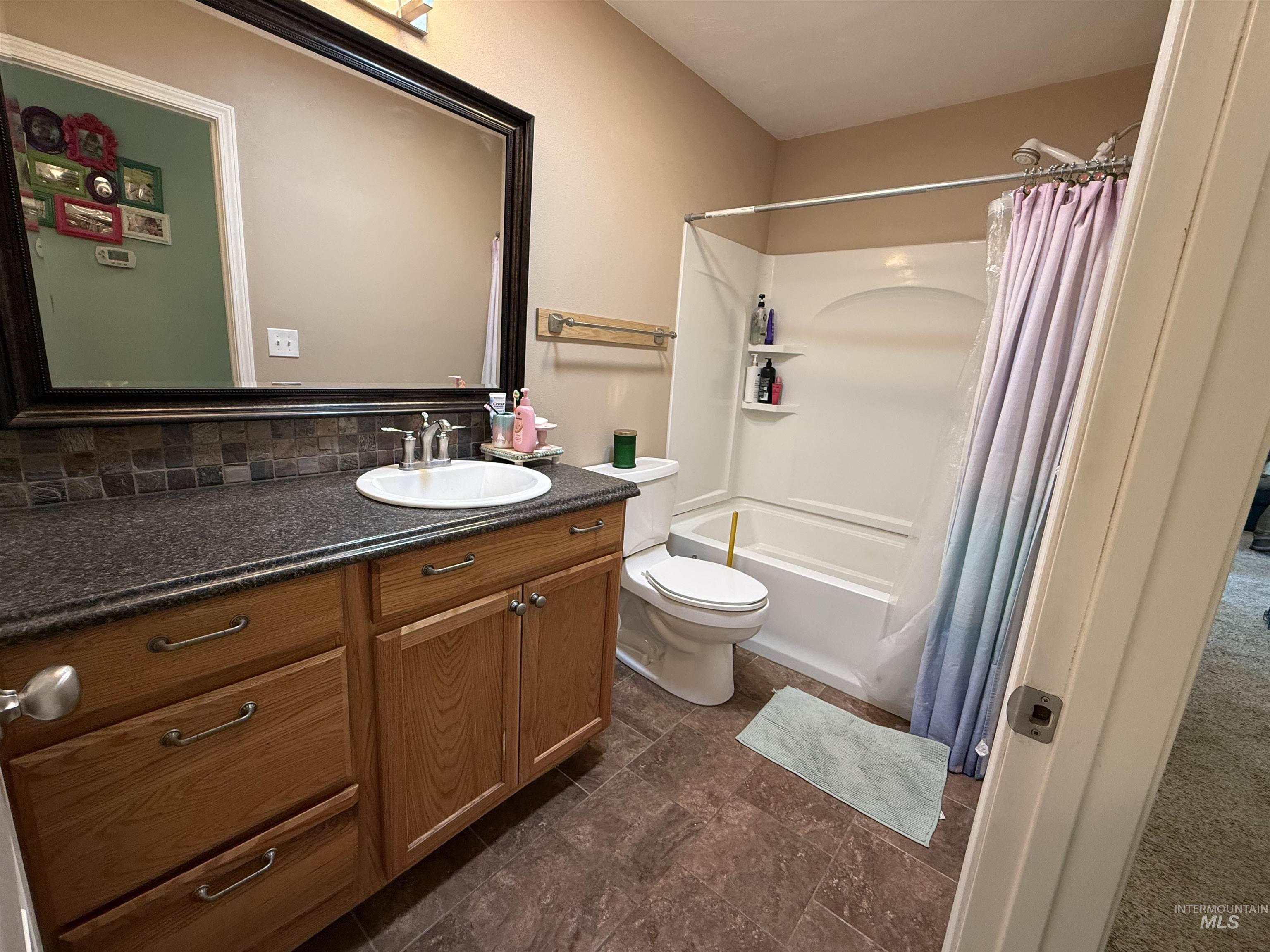 273 W Snake River Ave, Glenns Ferry, Idaho 83623, 3 Bedrooms, 2 Bathrooms, Residential For Sale, Price $379,000,MLS 98978136